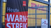 Ein Warnstreik-Plakat an einer DHL-Zustellbasis Ende Januar - an anderen Standorten des Bonner Logistikers wird nun erneut gestreikt.