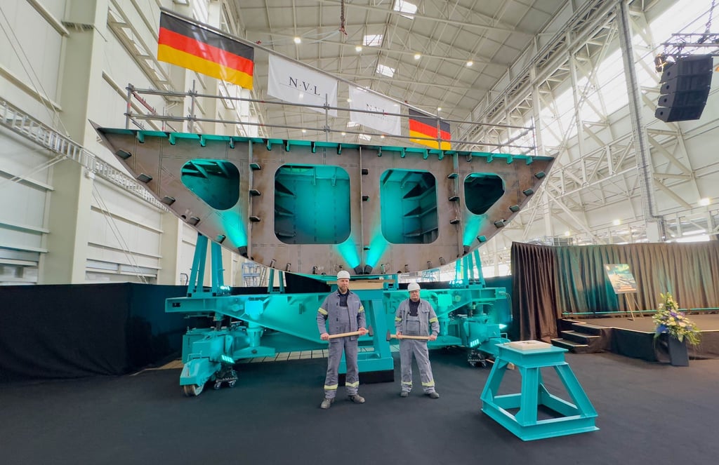 In Wolgast ist das erste von drei neuen Flottendienstbooten für die Deutsche Marine auf Kiel gelegt worden.