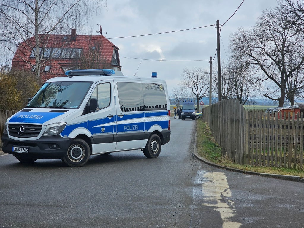 Im Vogtland sind drei Leichen gefunden worden, die Umstände sind noch unklar.