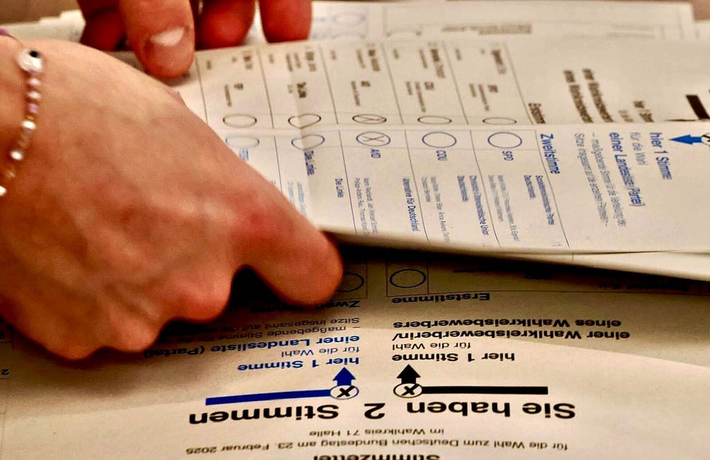 Stimmenauszählung nach der Bundestagswahl am Sonntag in Halle: Auch hier war die AfD der Wahlgewinner.