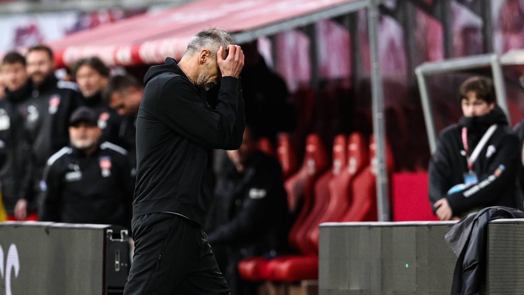 RB-Trainer Marco Rose musste wegschauen beim 2:2 gegen Heidenheim vergangenen Sonntag