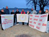 Erneuter Bildungsprotest auf dem Hof der Burger Diesterwegschule. 