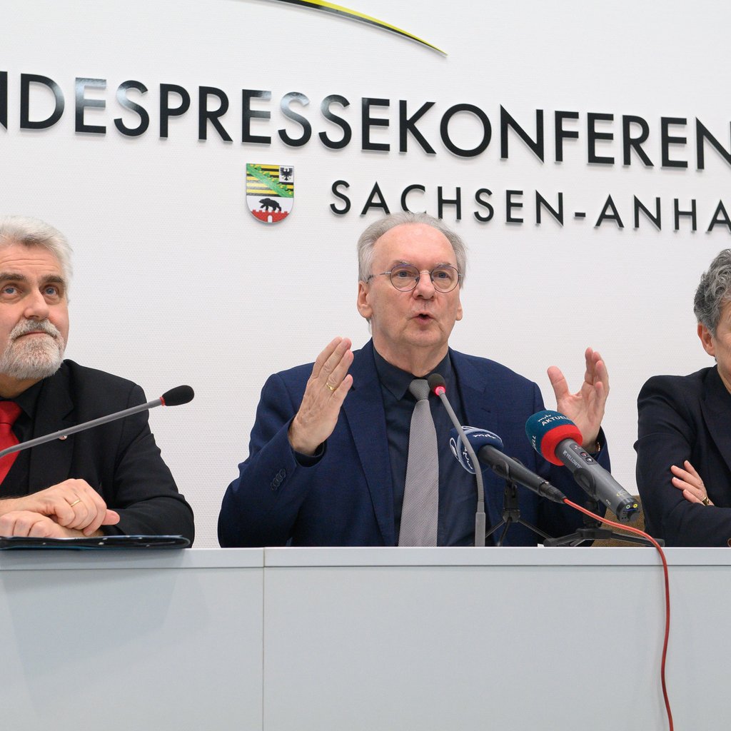 Fordern Hilfen aus Berlin: Sachsen-Anhalts Ministerpräsident Reiner Haseloff (CDU, Mi.) und seine Vizes Lydia Hüskens (FDP) und Armin Willingmann (SPD).