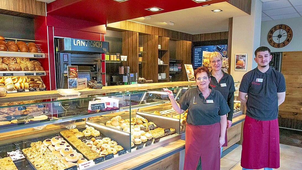 Das Lantzsch-Team in der erneuerten Filiale in Dessau.