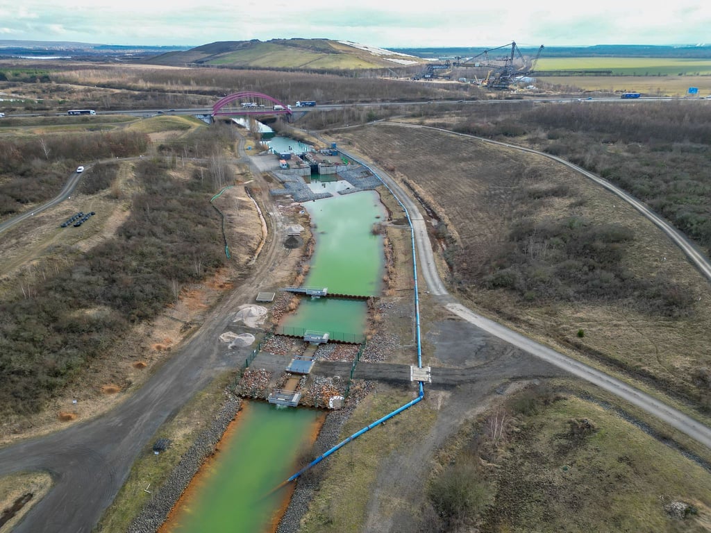 Am gesperrten Störmthaler Kanal im Leipziger Neuseenland stehen neue Bauarbeiten an.