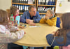 Was macht eigentlich ein Bürgermeister? Kinder der Lübser Kita „Die kleinen Strolche“ fragten Jens Hünerbein Löcher in den Bauch.