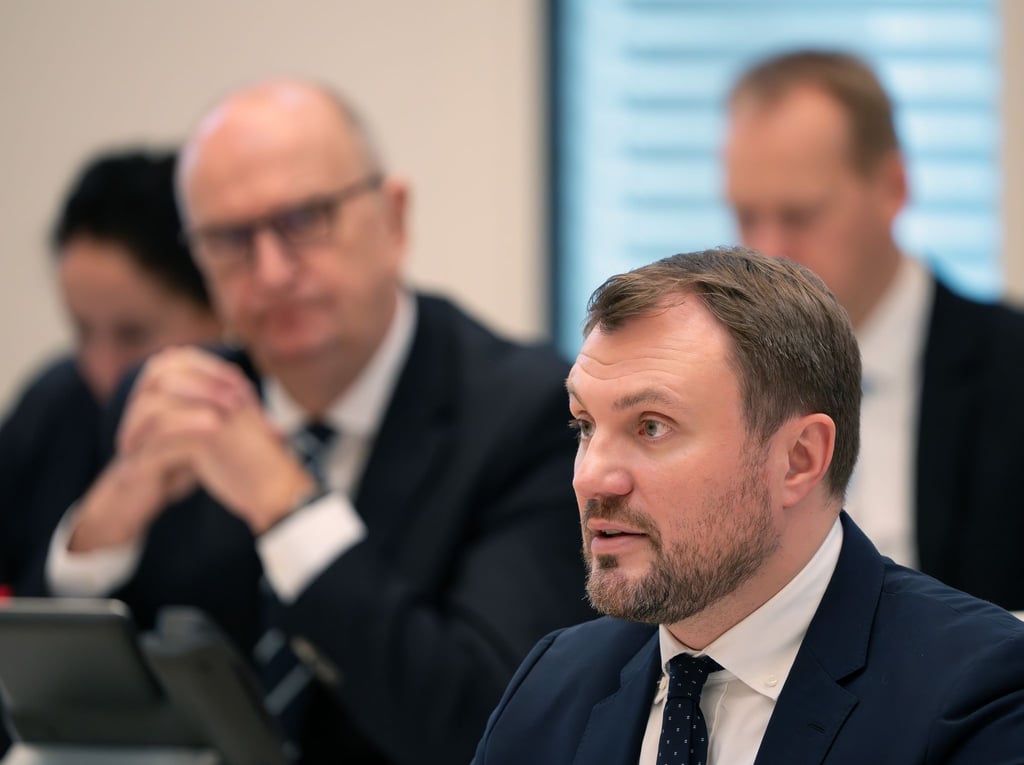 Brandenburgs Wirtschaftsminister Daniel Keller (SPD) hat den Unternehmen in der Wirtschaftskrise grundsätzlich Unterstützung zugesagt.