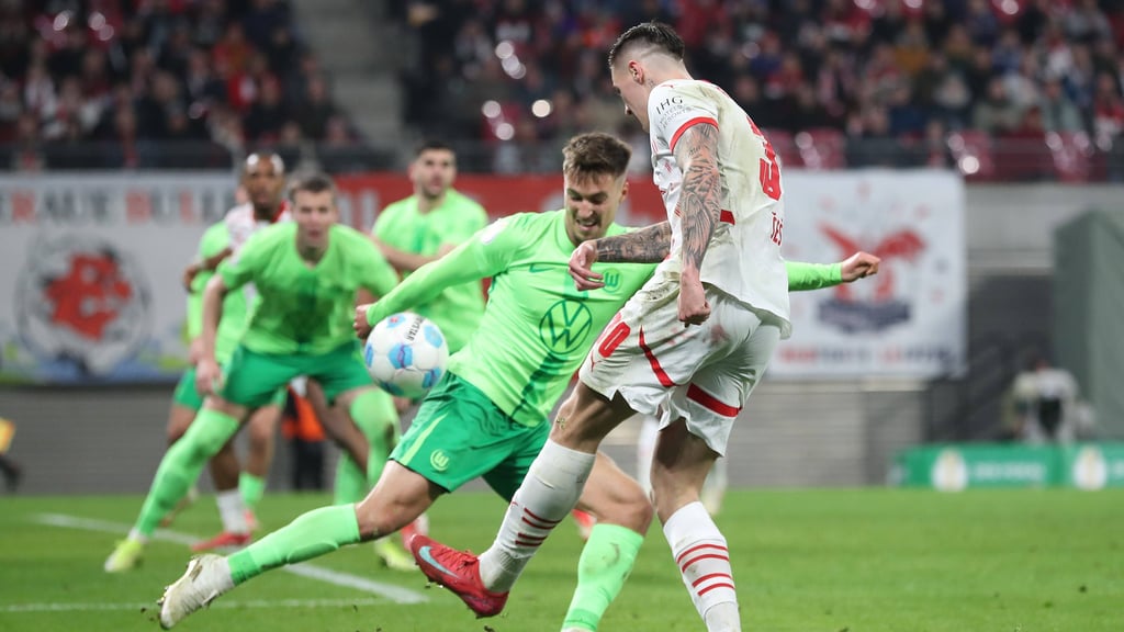 Vergrößerung der Körperflechte? Kilian Fischer gegen Benjamin Sesko.