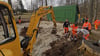 Azubis aus den Niederlassungen Wernigerode und Magdeburg  des Unternehmens Umwelttechnik & Wasserbau Blankenburg sind in der Hüttenröder Meine im Einsatz.