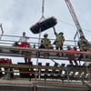 Die Feuerwehr rettete einen Verunglückten am Buckauer Tor in Magdeburg.