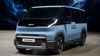 Der elektrische Kleinbus PV5 von Kia soll zum Jahresende als Kastenwagen oder Großraumlimousine in den Handel kommen.