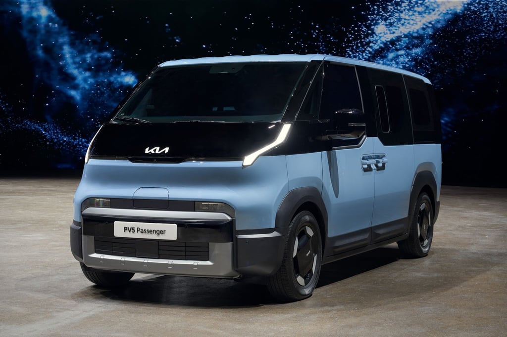 Der elektrische Kleinbus PV5 von Kia soll zum Jahresende als Kastenwagen oder Großraumlimousine in den Handel kommen.