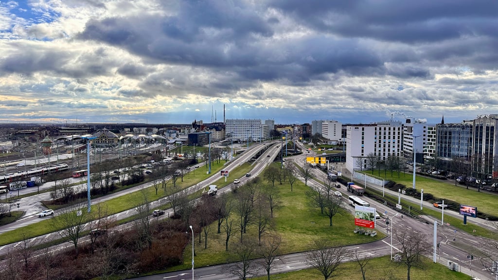 Blick auf den Riebeckplatz in Halle, wo bald das Zukunftszentrum gebaut werden soll.