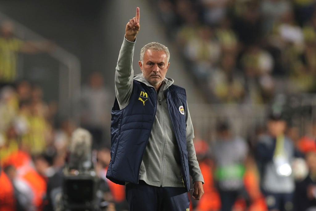 Trainer José Mourinho von Fenerbahçe Istanbul wurde für vier Spiele gesperrt.