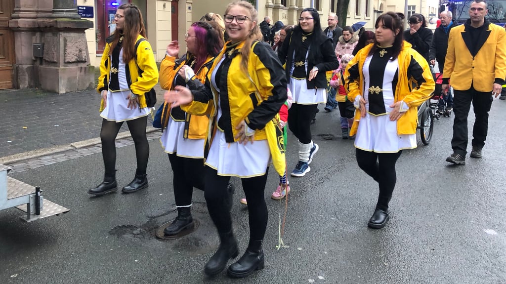Wenn der Quedlinburger Carneval Verein zum Festumzug einlädt, wird auch in diesem Jahr seine Rolandsgarde dabei sein.