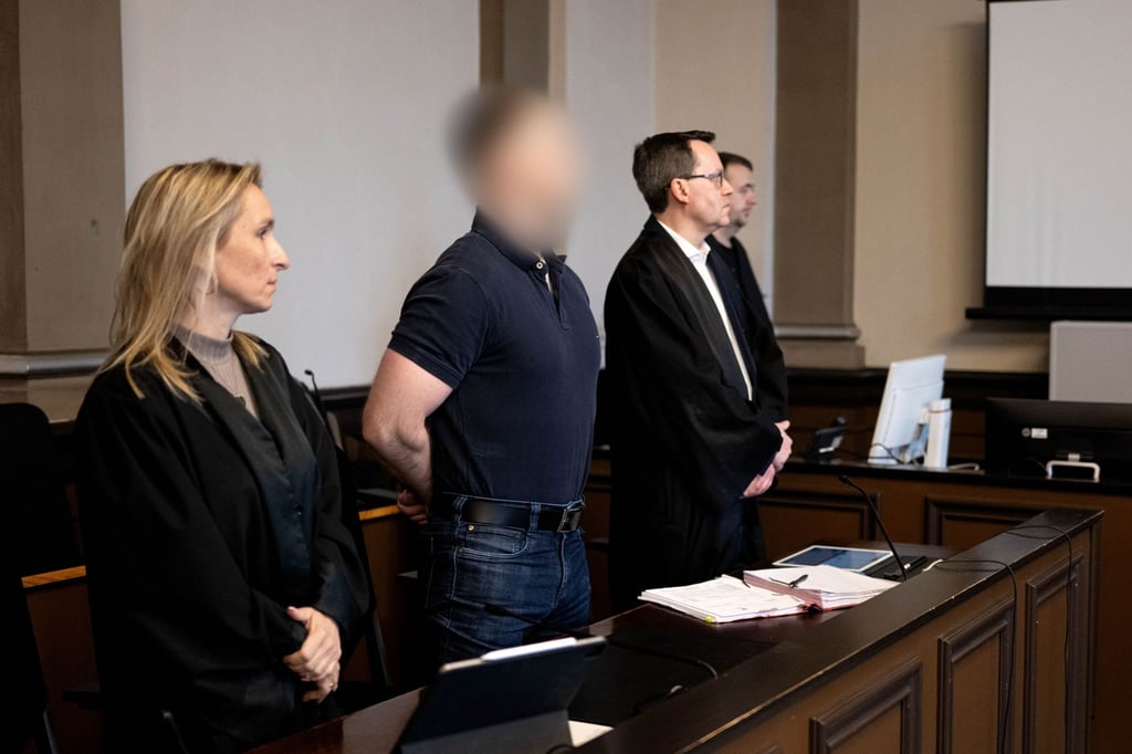 Nach der Mordserie mit vier Toten im niedersächsischen Landkreis Rotenburg (Wümme) ist der angeklagte Bundeswehrsoldat zu lebenslanger Haft verurteilt worden.