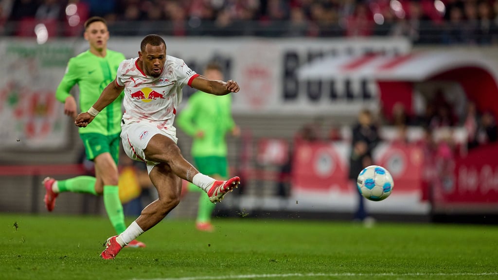 Die perfekte Schusshaltung hat er nicht verlernt: Lois Openda gegen Wolfsburg.