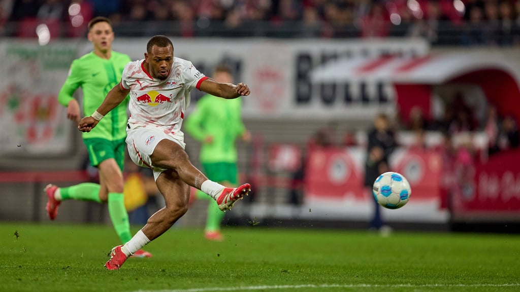 Die perfekte Schusshaltung hat er nicht verlernt: Lois Openda gegen Wolfsburg.