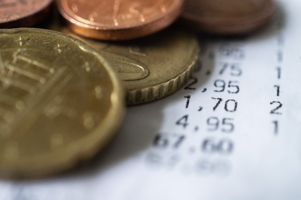 Höhere Inflationsraten schmälern die Kaufkraft von Verbraucherinnen und Verbrauchern (Symbolbild)