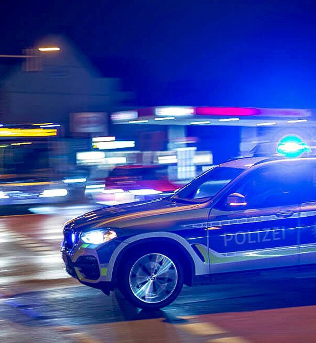 Mit fünf Polizeiautos wurde der BMW-Fahrer verfolgt.
