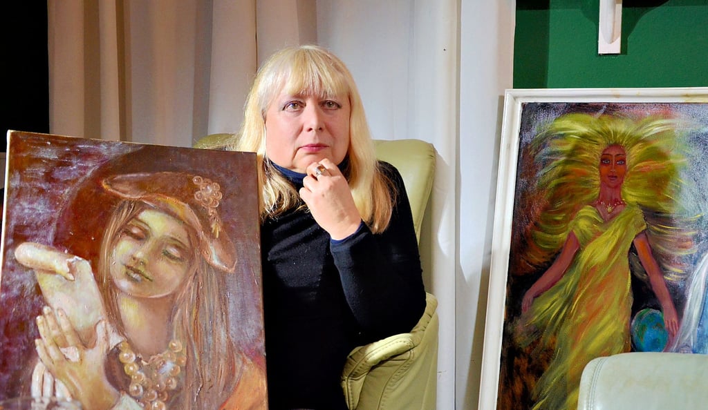 Irina Giese malt Bilder von Szenen aus verschieden Epochen und mystische Motive.