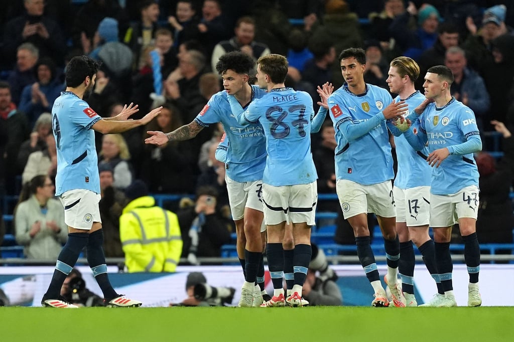 Traf nach Rückstand zweimal für Manchester City: Nico O'Reilly (2.v.l)
