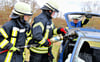 Beim Truppmannlehrgang der Feuerwehr in Havelberg lernen die künftigen Aktiven im Bereich Technische Hilfeleistung, wie sie mit dem hydraulischen Schneidwerkzeug umgehen müssen. 