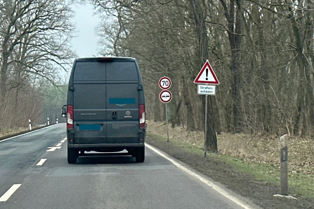 Auf der B1 zwischen Hohenseeden und Burg ist die Geschwindigkeit auf 70 km/h reduziert.