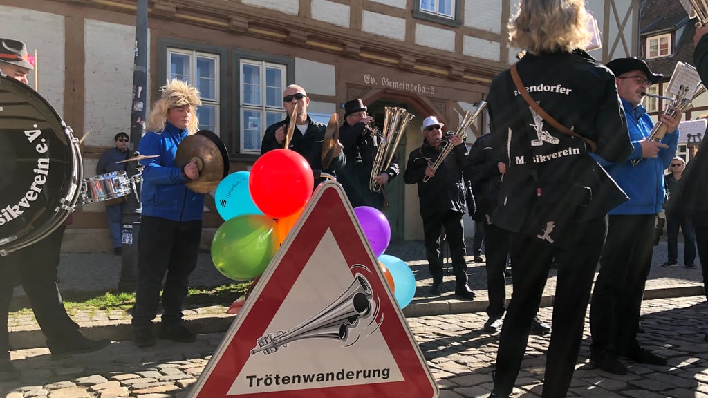 Begleiten den Festumug in Quedlinburg mit ihrer "Trötenwanderung": die Musiker des Lebendorfer Musikvereins..