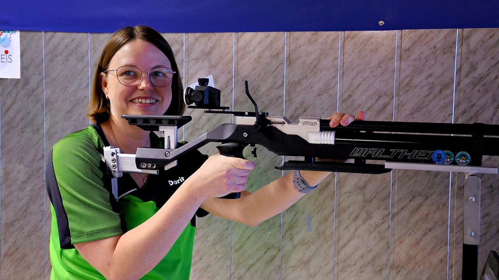Dorit Niemann ist Landes-Vizemeisterin im Sportschießen.