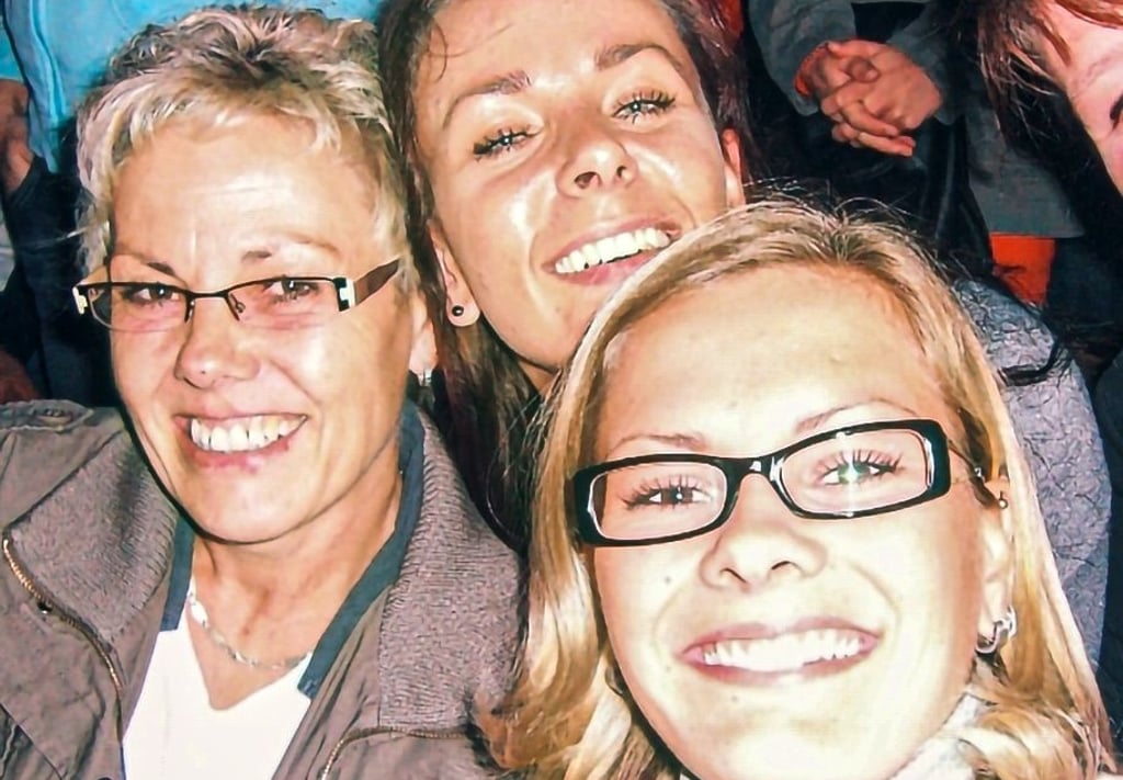 Ein Bild aus glücklichen Zeiten: Jutta R. (v.l.) mit ihren Töchtern Jessica R. und Annika H. Die Mutter kam beim Anschlag auf dem Magdeburger Weihnachtsmarkt ums Leben.