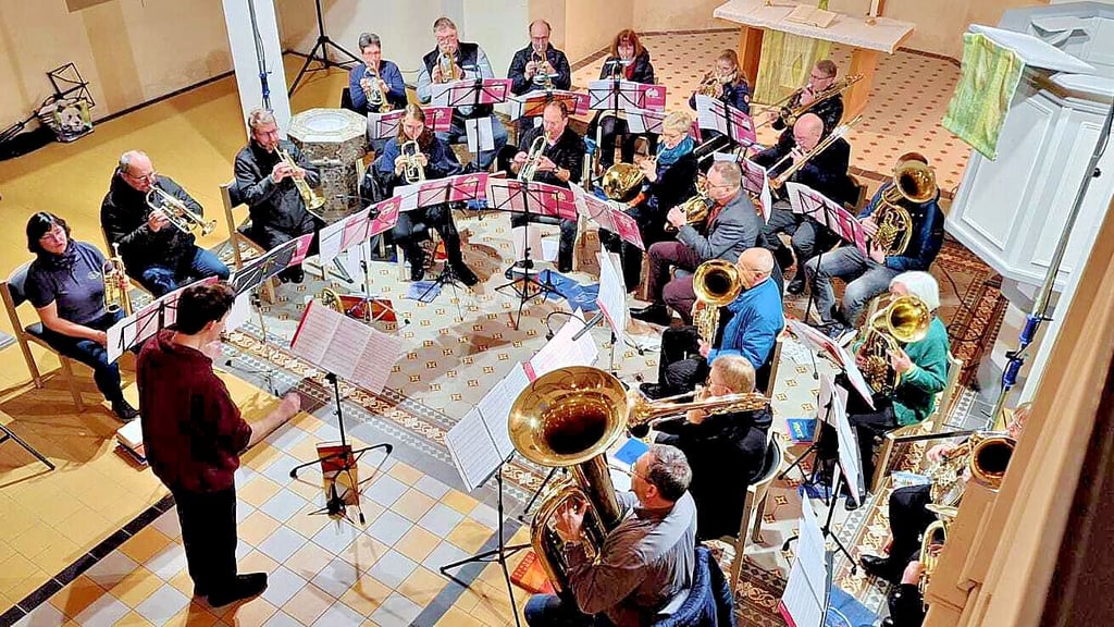Die Serenade des Posaunenchors Raguhn in der Stadtkirche St. Georg hat die Feierlichkeiten eingeläutet und das Publikum begeistert.