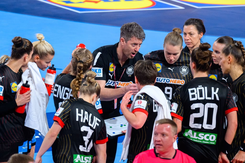 Die deutschen Handballerinnen starten mit zwei Länderspielen gegen Frankreich in das WM-Jahr.