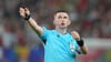 Der Engländer Michael Oliver leitet das Champions-League-Spiel Bayern München-Bayer Leverkusen.