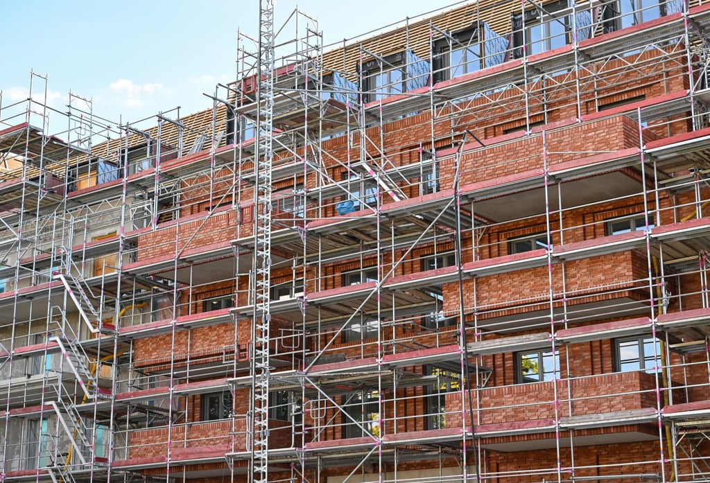 Der Wohnungsbau steckt in der Krise. Das Land fördert mit Milliionen die Schaffung bezahlbarer Wohnungen in Brandenburg. (Archivbild)