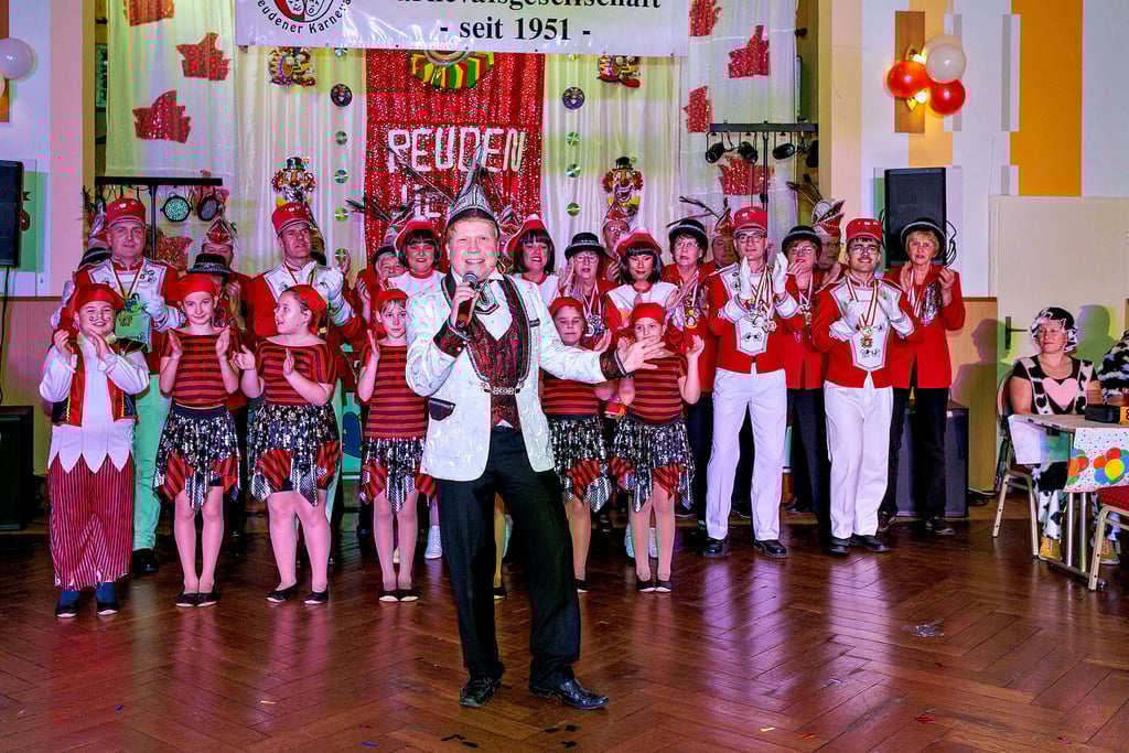 Die 1. Große Reudener Karnevalsgesellschaft mit dem Prinzenpaar Ilona und Falko lud am Samstag zum Fasching in das Gasthaus „Drei Linden“ ein.