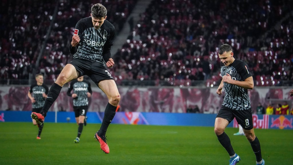 Der Freiburger Merlin Röhrl erzeilt im Spiel gegen RB das 1:1