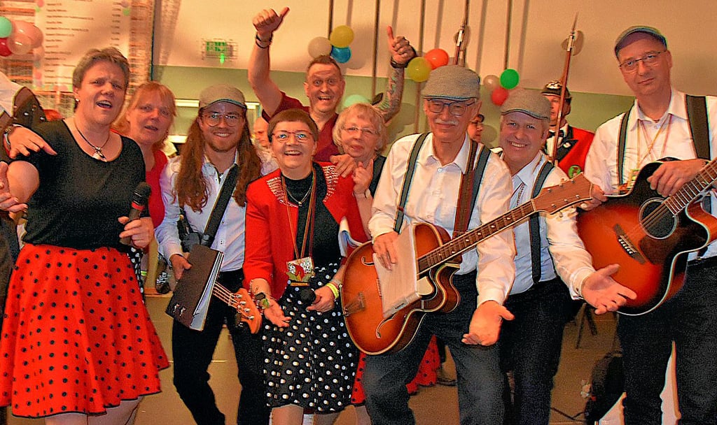 Zu den Ohre-Spatzen gehören Simone Keiler (v. l.), Heike Friedrichs, Fabian Wolf, Silvia Wolf, Andrea Krüger, Manfred Freyhold, Gerd Mäkelburg und Michael Wolf.