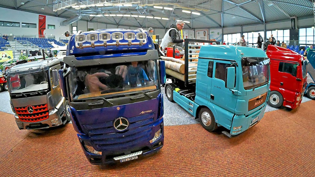 Einer schöner als der andere: Die ganze Vielfalt der Trucks zeigt sich in der Ballhaus-Arena.