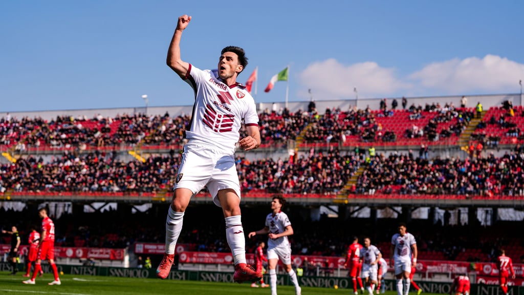 Eljif Elmas bejubelt sein Tor gegen Monza.