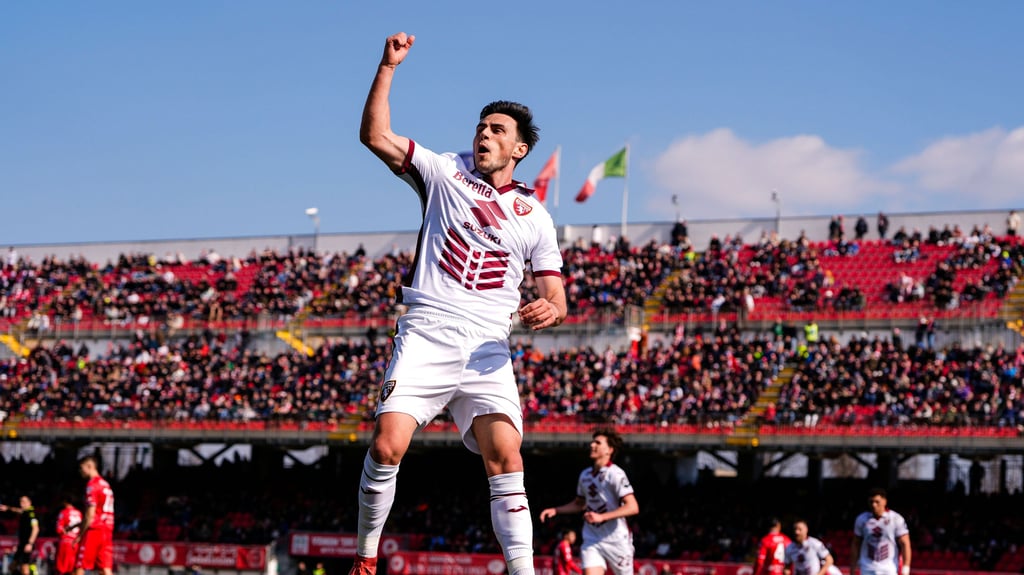 Eljif Elmas bejubelt sein Tor gegen Monza.