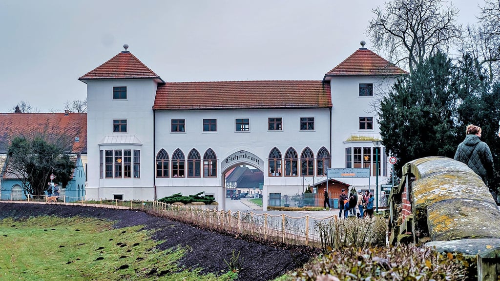 Der „Eichenkranz“ in Wörlitz: Auch in diesem Jahr werden etliche Veranstaltungen in dem historischen Gebäude zu erleben sein.