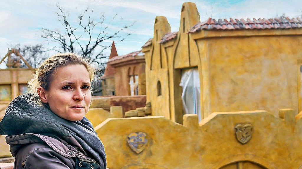 Aus der Havenburg wird die Festung Mittelelbe: Nicole Krauthahn freut sich darüber, dass es mit dem mittelalterlichen Feriendorf an der Marina Coswig nun doch weitergehen kann.