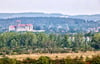 Lange und viel diskutiert worden ist über die Sichtachsen wie diese, die das Archivfoto zeigt: Von Gernrode aus geht der Blick über Quarmbeck zum Quedlinburger Stiftsberg.