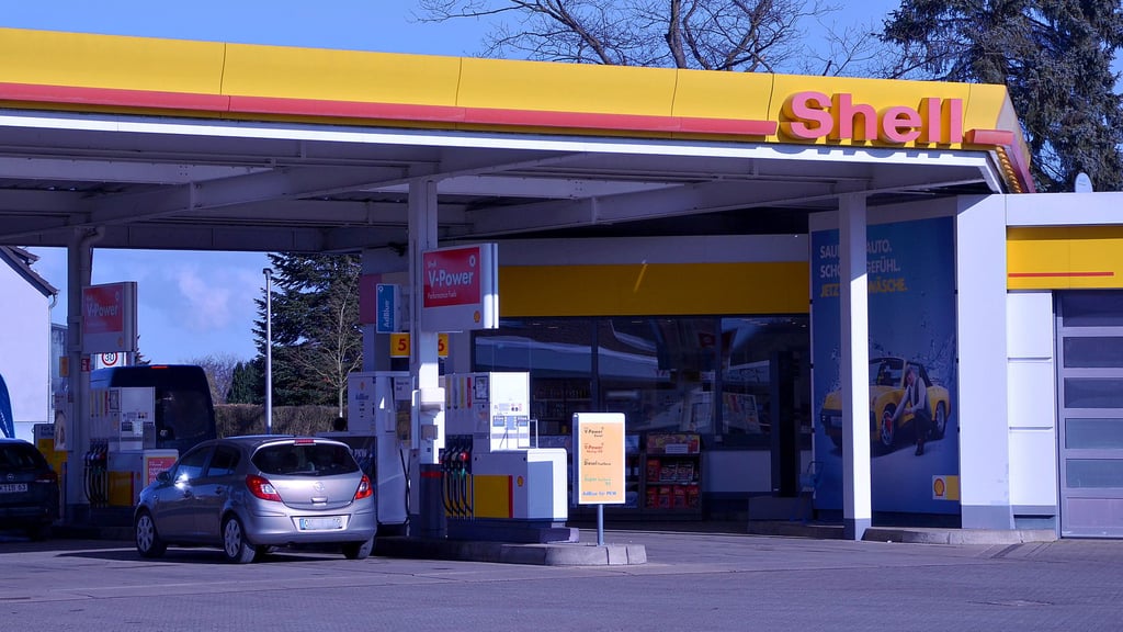 Aus der Shell-Tankstelle in Oebisfelde haben Einbrecher am 28. August 2023 den Tresor gestohlen.