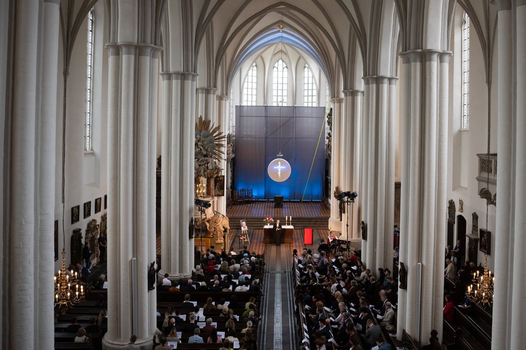 Während der vergangenen Monate war der Altar wegen der Restaurierung eingerüstet.