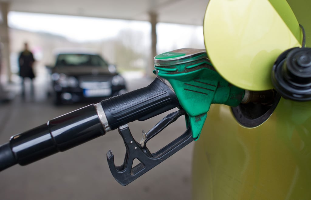 An einer Tankstelle wollte der Mann Nachschub kaufen.