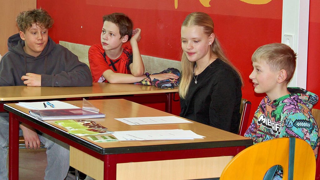 Beim Quiz „Wer wird Milchonär?“ wurde das zuvor gehörte Wissen rund um das Rind und die Milch in zehn Fragen getestet. Die Klasse fungierte als Joker.