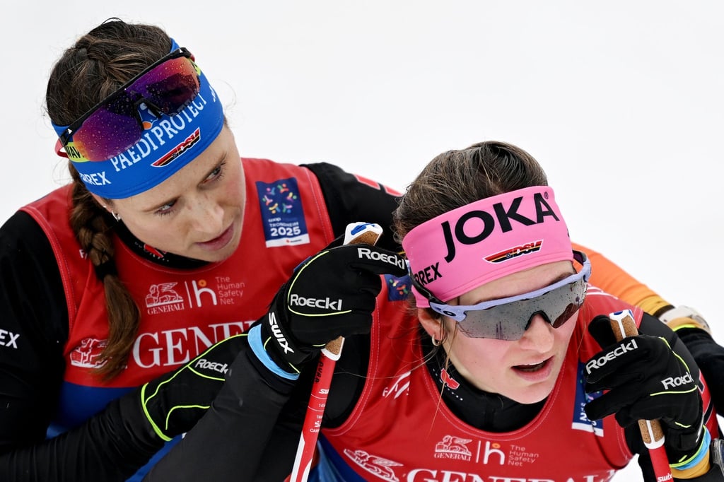 Katharina Hennig (l) hat es im Teamsprint mit Laura Gimmler nicht auf das Podest geschafft.