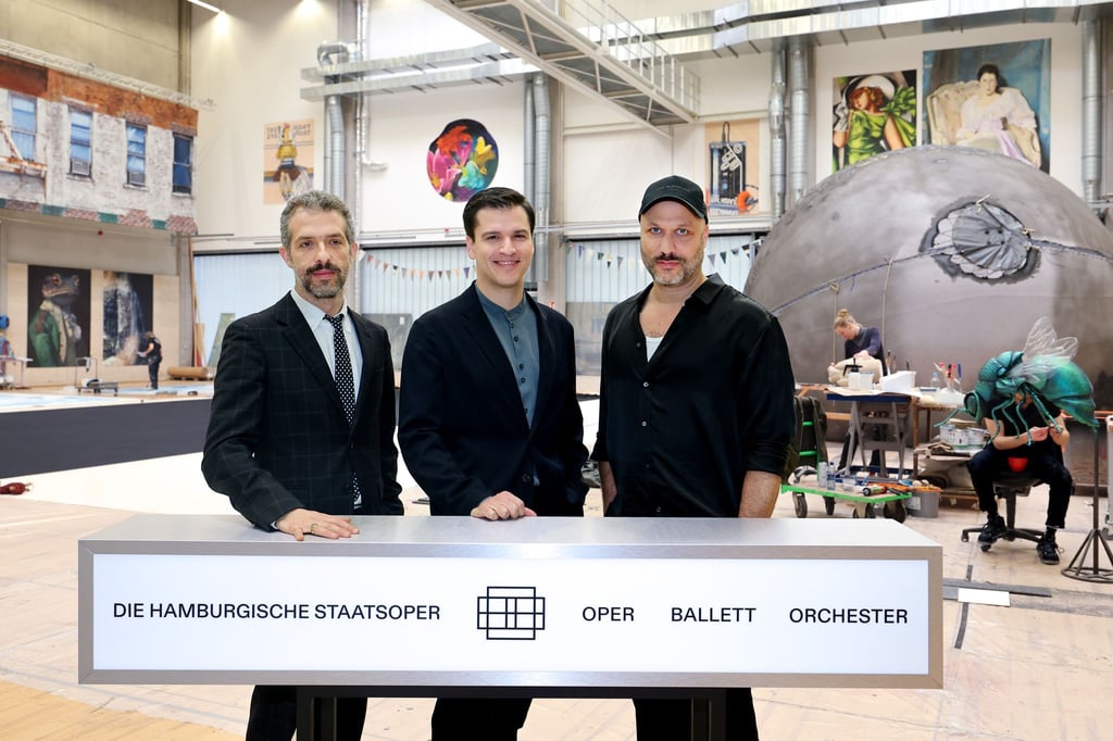 Mit dem Führungsteam Omer Meir Wellber, Demis Volpi und Tobias Kratzer beginnt eine neue Ära an der Hamburgischen Staatsoper.